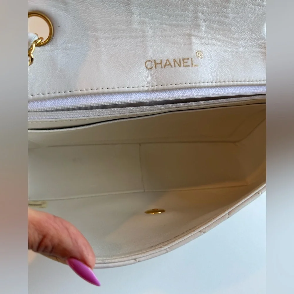CHANEL Vintage 1-Series 1990s White Lambskin Quilted Flap Bag Gold CC Lock GHW!!